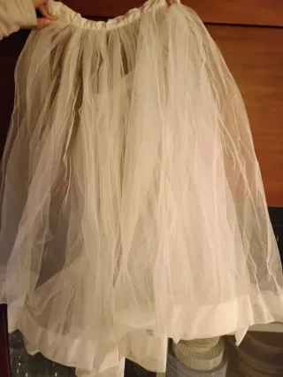 Cancán blanco. Usado 2 veces