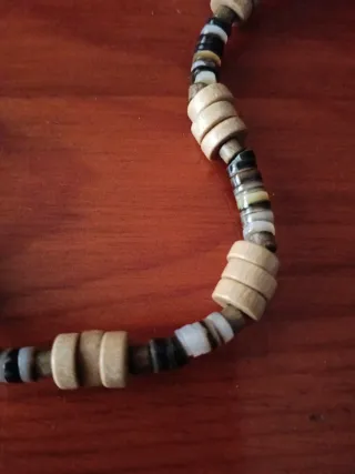 Collar de cuentas de madera natural y jaspe