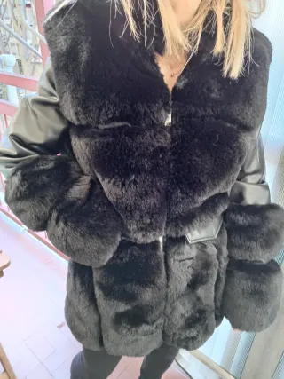 Giacca ecopelle e pelliccia sintetica nera