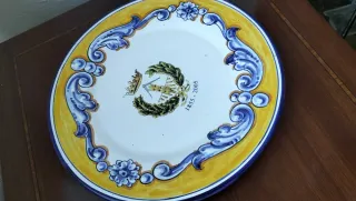 Plato de cerámica Talavera decorado