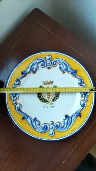 Plato de cerámica Talavera decorado