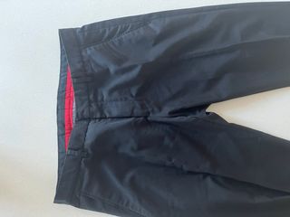 Traje negro marca Zara.