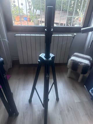 Trípode para altavoces