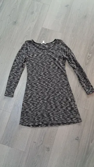 Vestido jaspeado negro y gris de manga larga