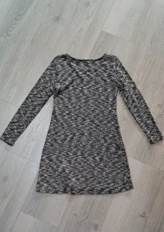 Vestido jaspeado negro y gris de manga larga