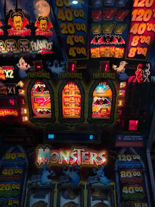 MAQUINA // CIRSA MONSTERS 120 \\