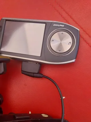 GPS Alpine con cargador y soporte