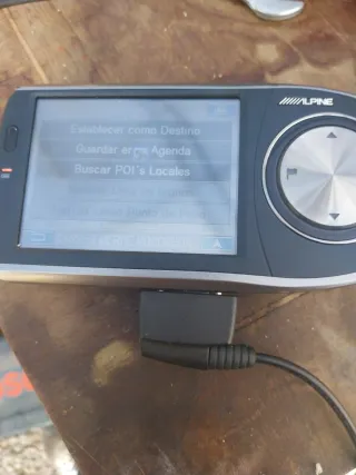 GPS Alpine con cargador y soporte