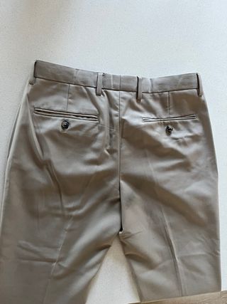 Traje beige marca Topman