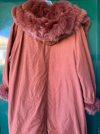 Parka oversize con pelo marrón/rojo