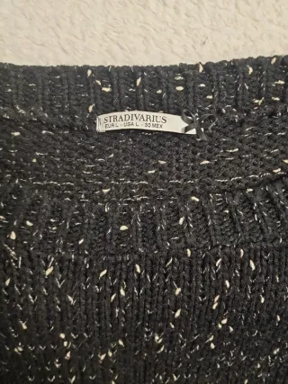 Jersey negro con detalles blancos