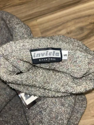 Jersey Invicta cuello alto beige/gris