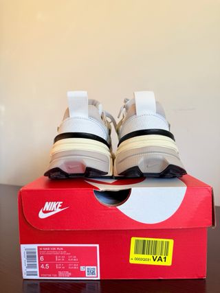 Zapatillas Nike Mujer V2K Plata y Blanco