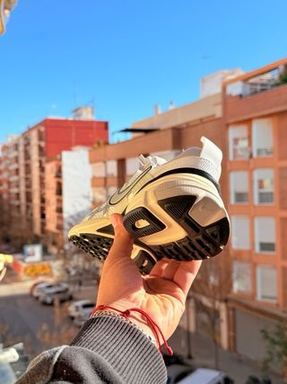 Zapatillas Nike Mujer V2K Plata y Blanco