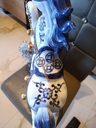 Figura de porcelana caballo dragón