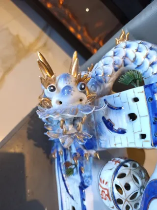 Figura de porcelana caballo dragón