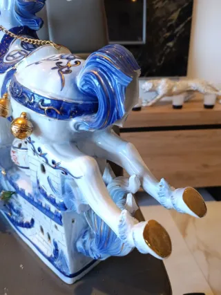 Figura de porcelana caballo dragón