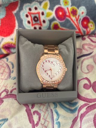 Reloj Guess Corazón Dorado y Rosa