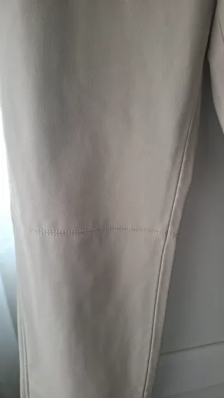 Pantalones polipiel beige