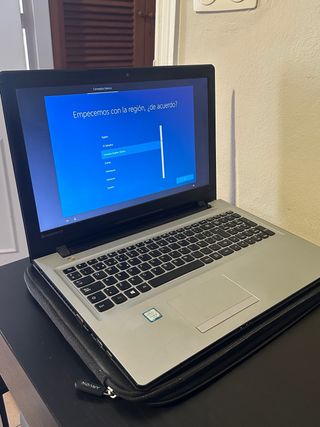 Portátil Lenovo 300-15ISK Plata