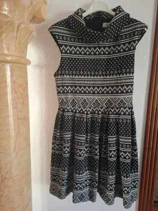 Vestido de punto negro y blanco