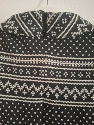 Vestido de punto negro y blanco