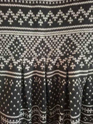 Vestido de punto negro y blanco