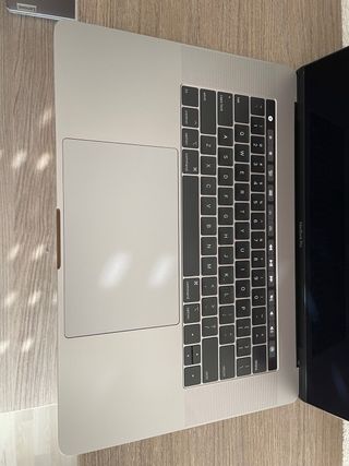 MacBook Pro 2018 Touch Bar Plata