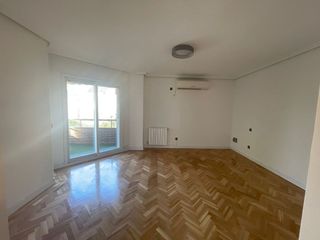 Casa pareada en alquiler en Piovera - Conde Orgaz en Madrid