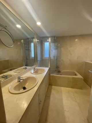 Casa pareada en alquiler en Piovera - Conde Orgaz en Madrid