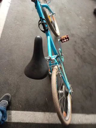 Bicicleta niña azul buen estado