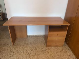 Mesa de estudio de madera