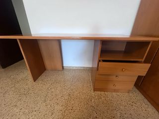 Mesa de estudio de madera
