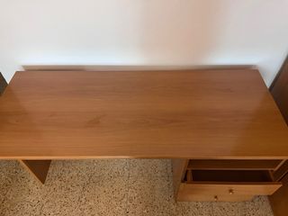 Mesa de estudio de madera