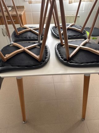 Mesa y 4 Sillas Comedor Cocina