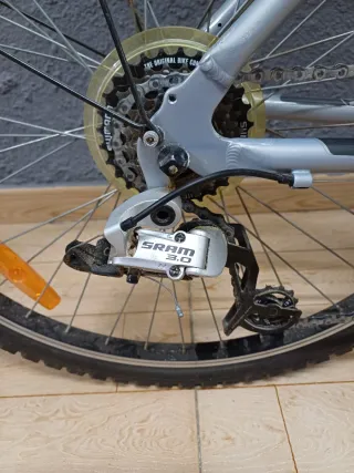 Bicicleta bTwin 5 en muy buen estado, ruedas de 26