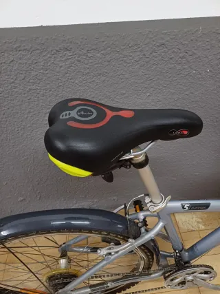 Bicicleta bTwin 5 en muy buen estado, ruedas de 26