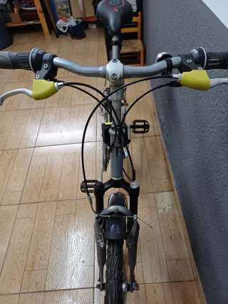 Bicicleta bTwin 5 en muy buen estado, ruedas de 26