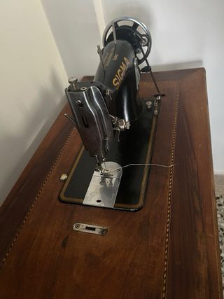 Máquina de coser Sigma con mesa