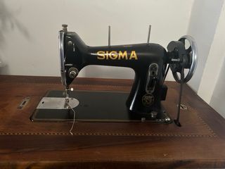 Máquina de coser Sigma con mesa