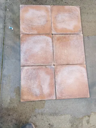 Baldosas tono rojo y blanco