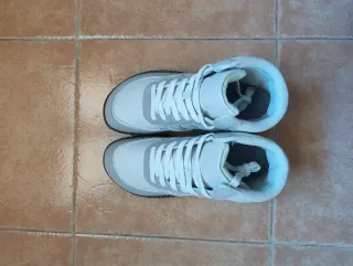 Zapatillas barefoot grises y blancas talla 39