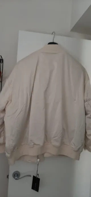 Chaqueta Bomber Bershka Talla M/L Beige