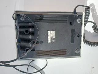 Teléfono antiguo beige con teclado numérico