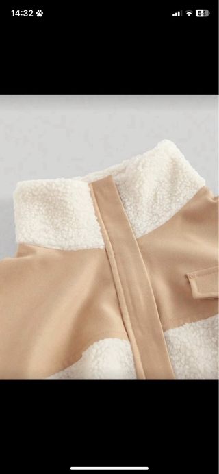 Colete bege e branco