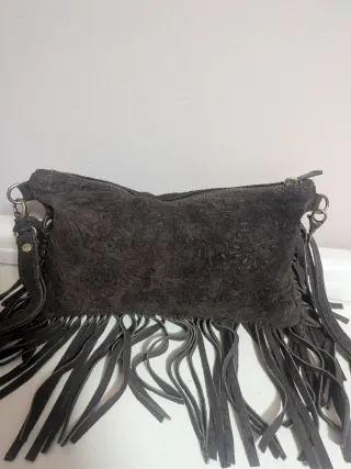 Bolso de piel con flecos