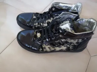 Zapatillas Roberto Cavalli negras y doradas