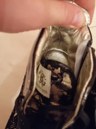 Zapatillas Roberto Cavalli negras y doradas