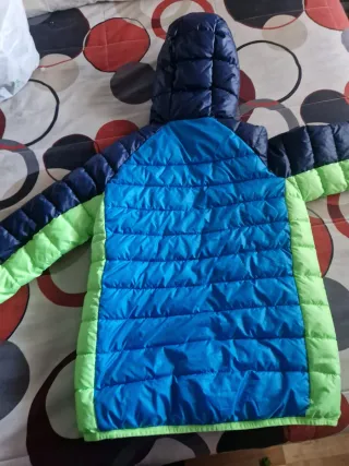 Cazadora de plumas para niño