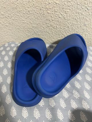 Chanclas Adidas Yeezy Azules